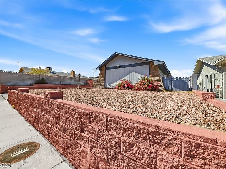 6956 Ten Oaks Ave photo 3