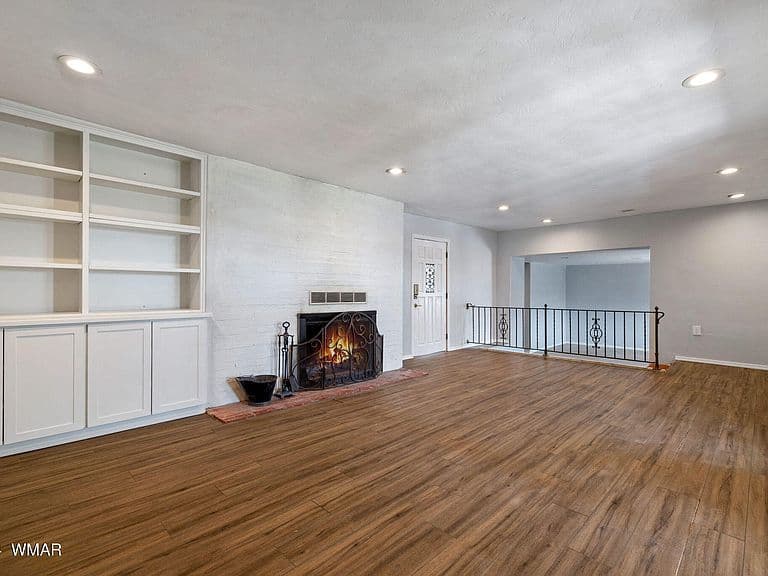 233 S Zuni St photo 4
