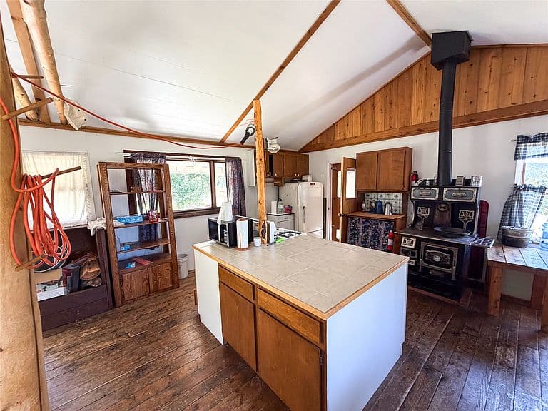 15081 Hoover Creek Rd photo 5