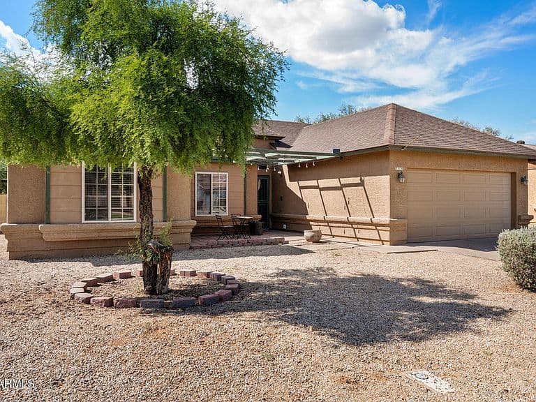 704 N Brandon Drive photo 3