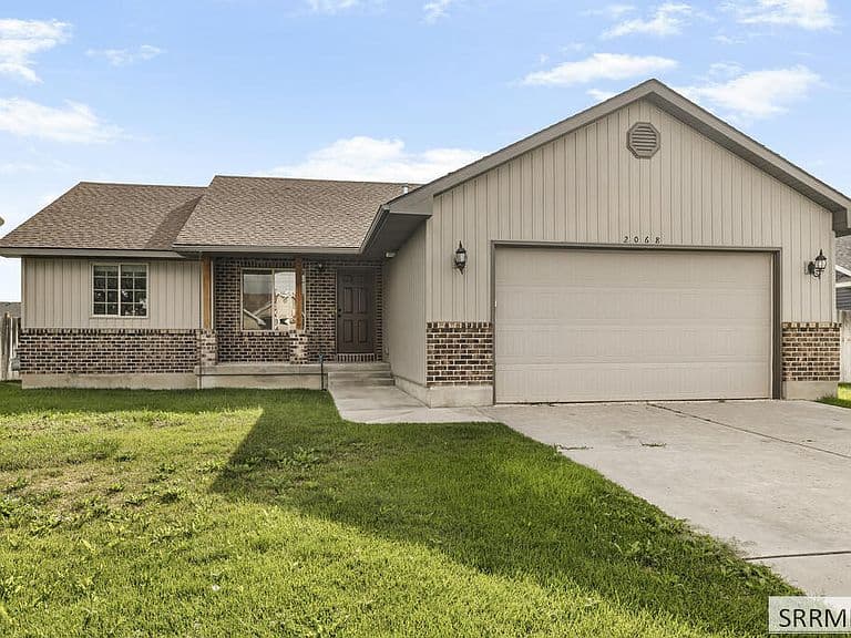 2068 N Edmiston Dr photo 3