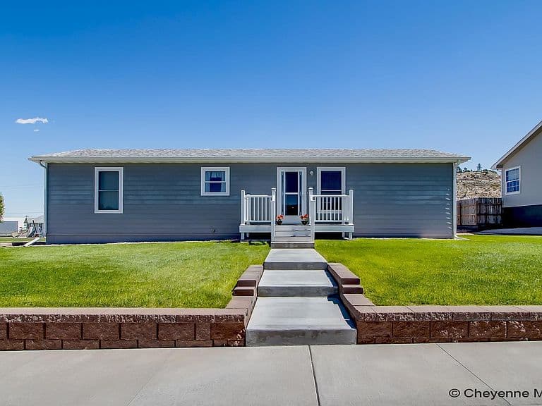 645 Black Blvd photo 1