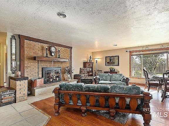 453 Mahard Dr photo 3