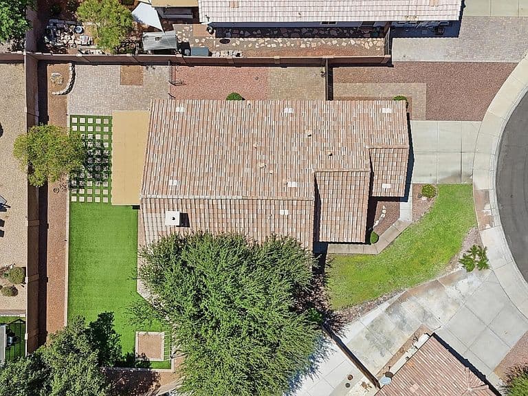 8744 W LONE CACTUS Drive photo 2