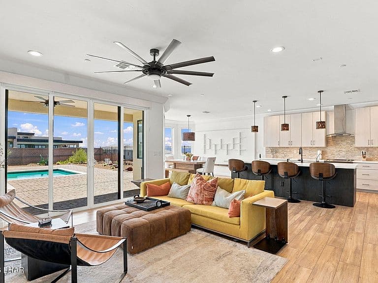 6744 Avienda De Los Foothills photo 4