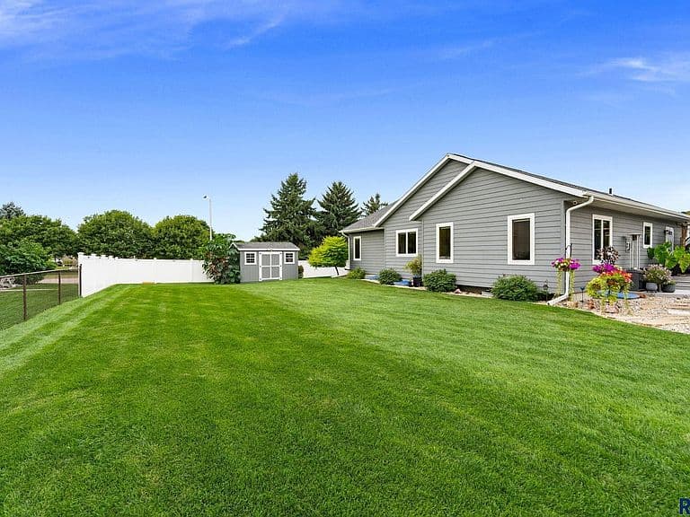 6907 W Sertoma Cir photo 3