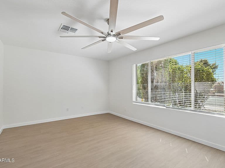 1342 W MENDOZA Avenue photo 5