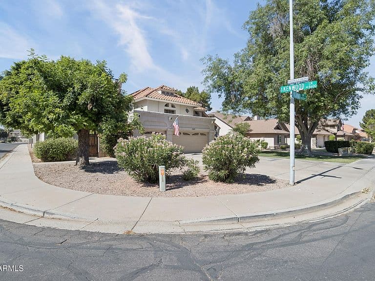 1983 E PALOMINO Drive photo 4