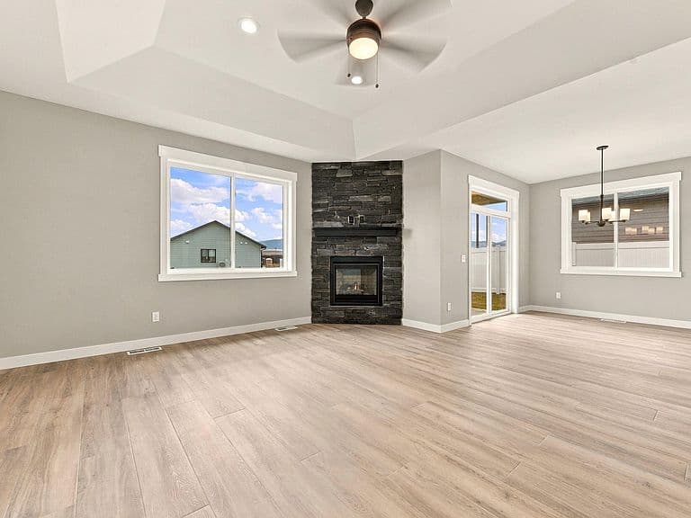 1430 Silverton Dr photo 3