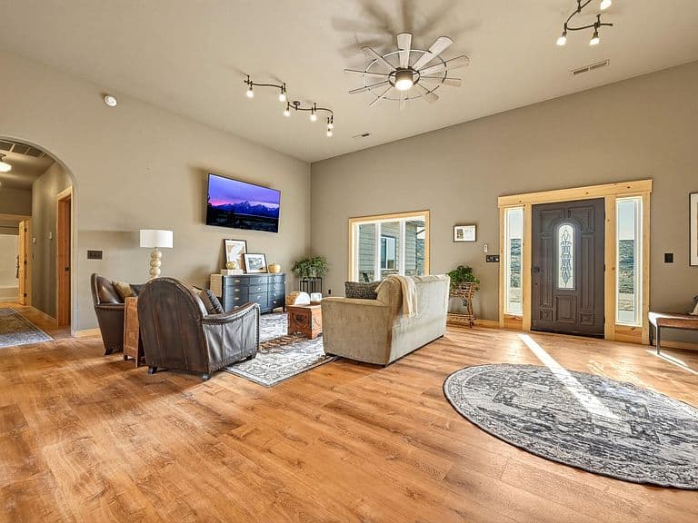 44 Chinook Dr photo 5