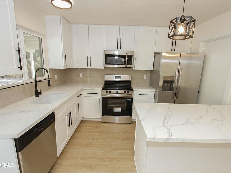 15811 N 23RD Street photo 3