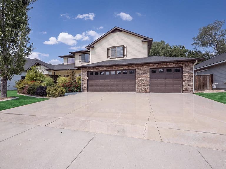 2548 E Omera St photo 2