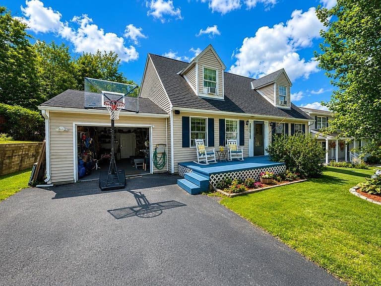 171 Garbrooke Drive photo 2