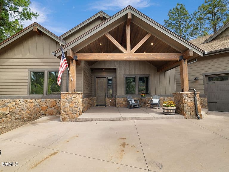 3710 S Bridle Path photo 3