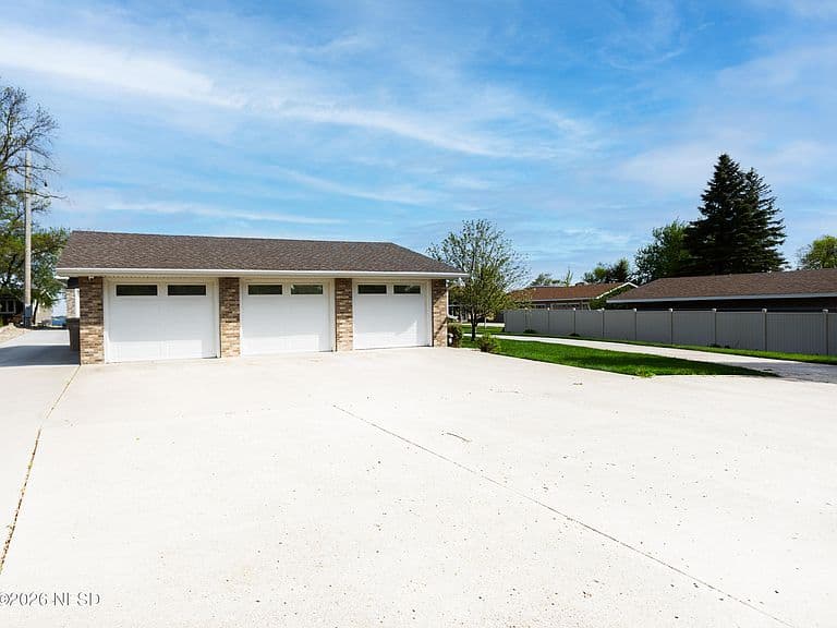 620 N Lake Dr photo 4