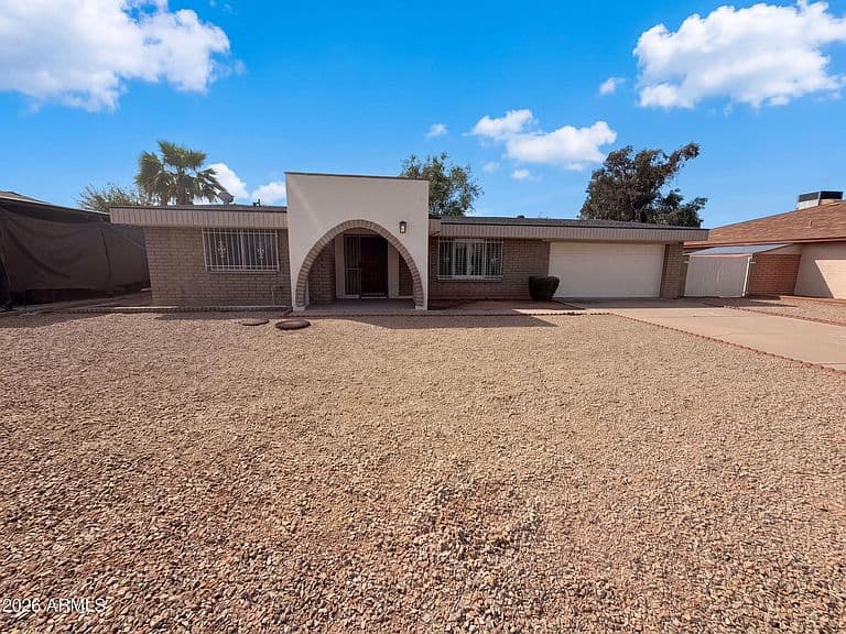 4427 W DAHLIA Drive photo 1