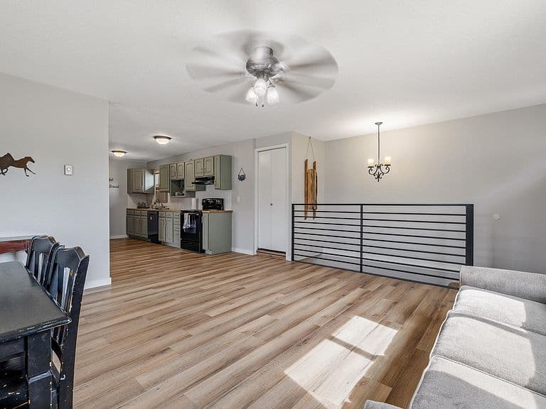 8062 Blucksberg Dr photo 4