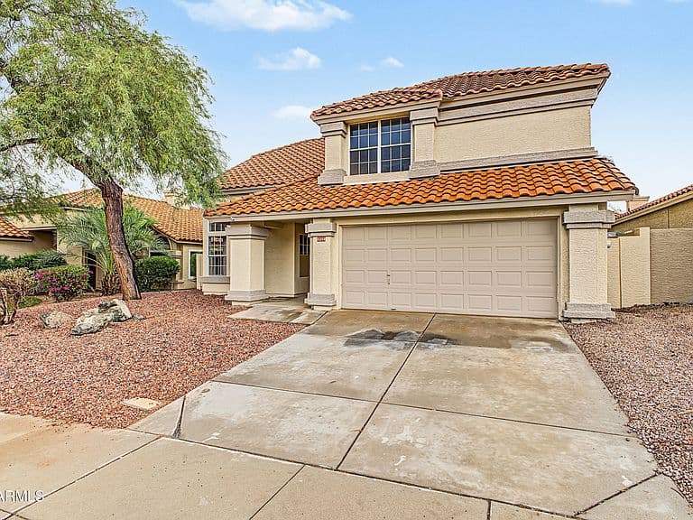 1210 E AMBERWOOD Drive photo 3