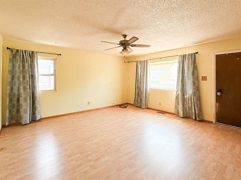 1514 Waukesha Ave photo 2