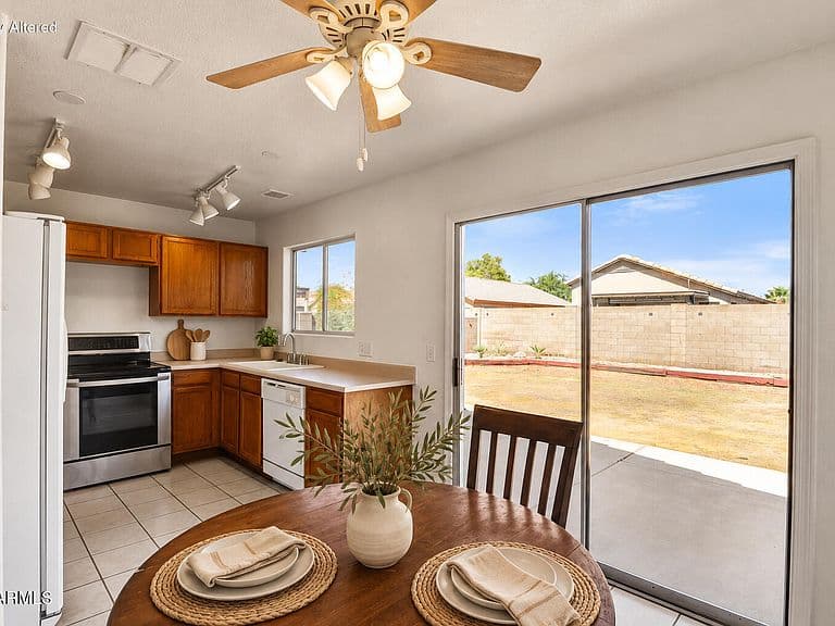 3226 W ABRAHAM Lane photo 3