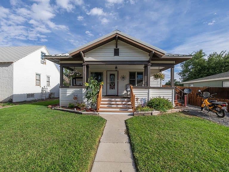 236 1st Ave S photo 1
