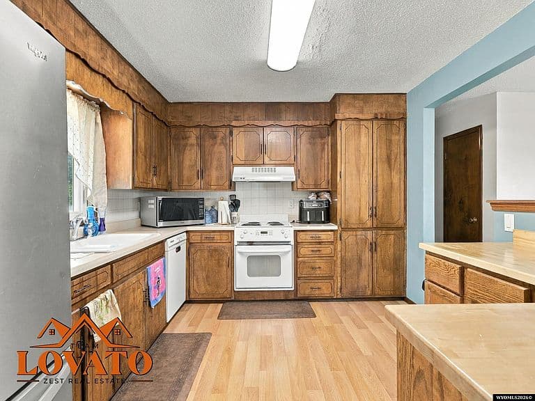 1561 Linda Vista Dr photo 3