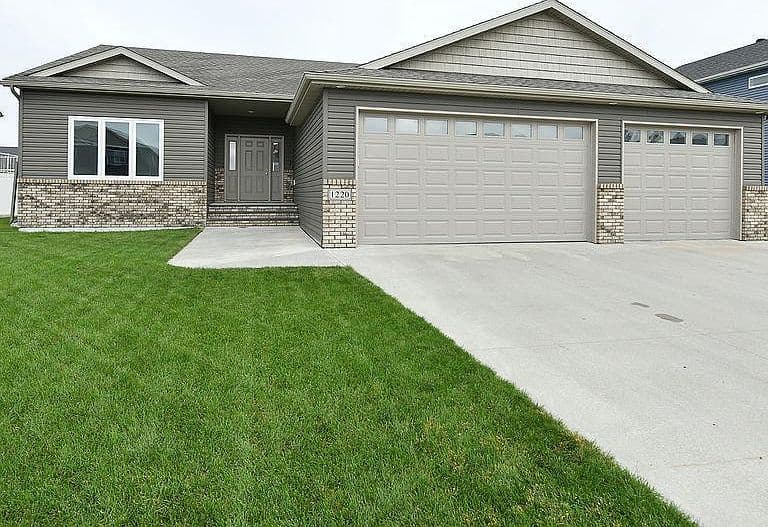 1220 Legion Ln W photo 1