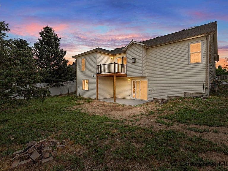 1112 Crescent Dr photo 2