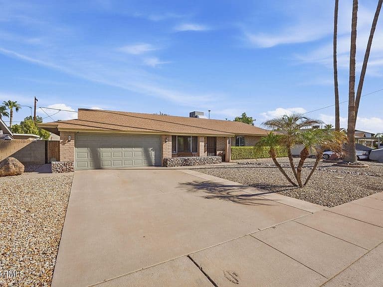 3812 W MORTEN Avenue photo 2