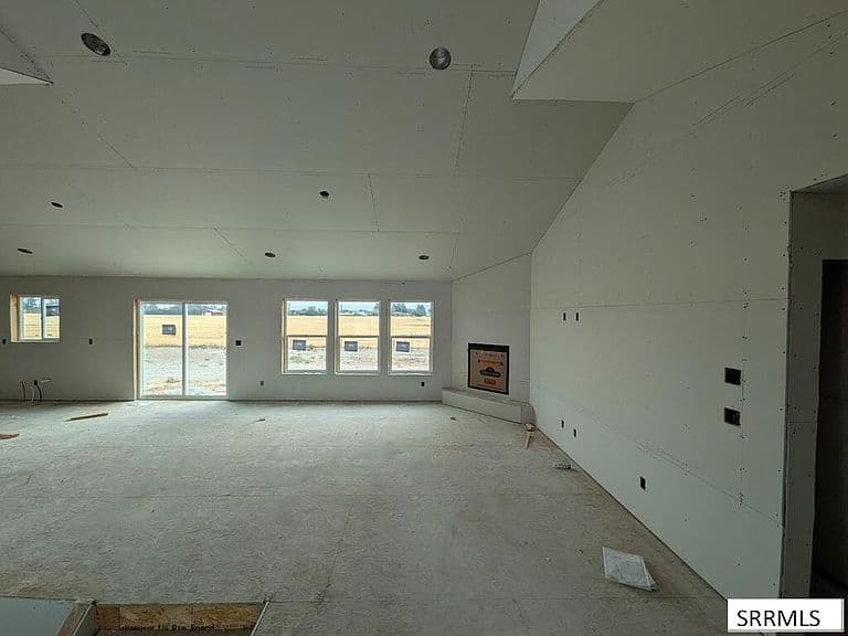 671 Glacier Ave photo 2