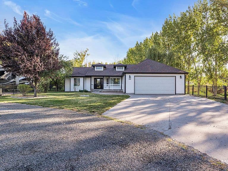 2560 Spruceridge Cir photo 3