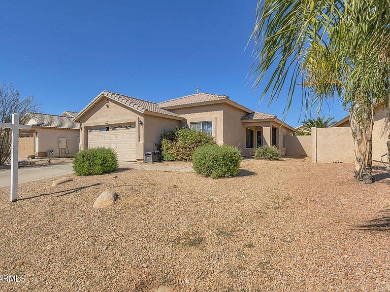 9236 E MEDINA Avenue photo 2