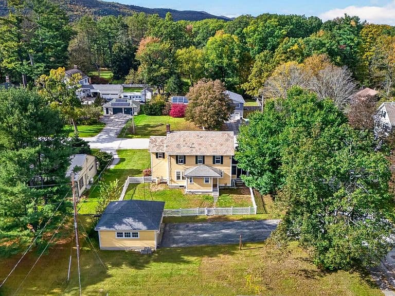 63 Warner Avenue photo 4