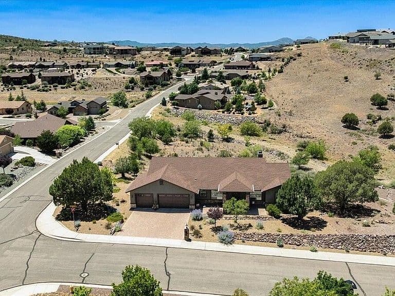 1052 ROUGH DIAMOND Drive photo 2