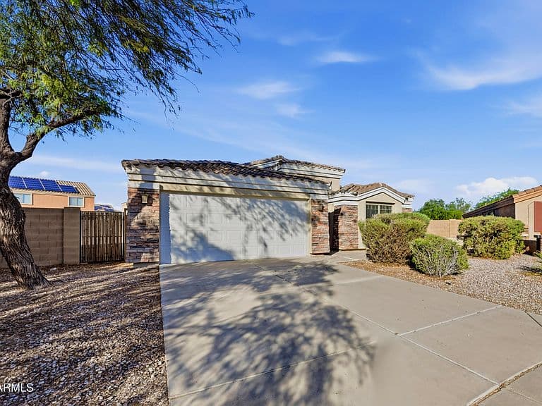 540 E SETTLERS Trail photo 2