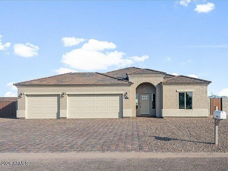 3935 N Maya Rd photo 2