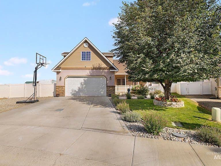 2213 Alex Dr photo 2