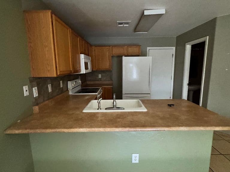 23747 N DESERT Drive photo 4
