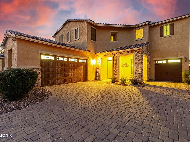 2664 E HAZELTINE Way photo 2