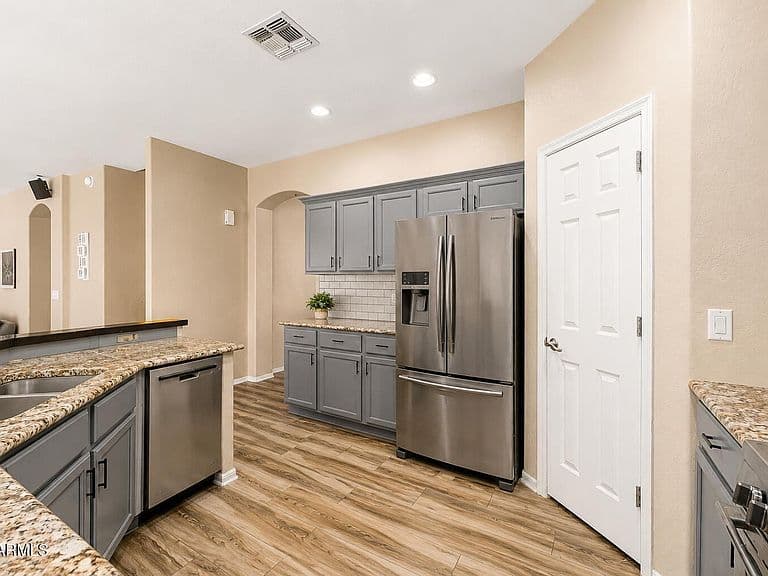 26053 N 68TH Drive photo 4