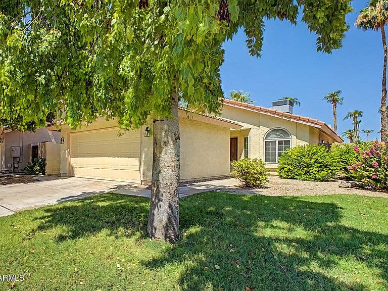 2394 W PARK Avenue photo 1