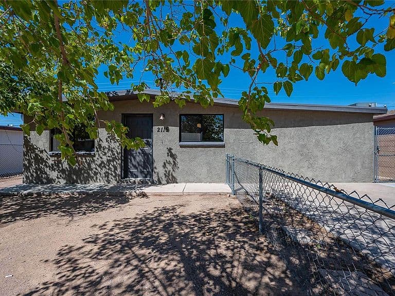 2115 Davis Avenue photo 2