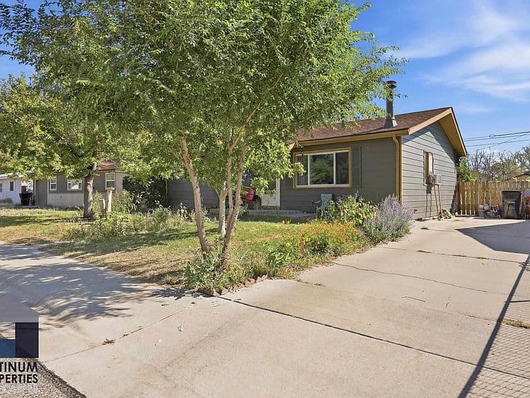 1725 Laramie Ave photo 3