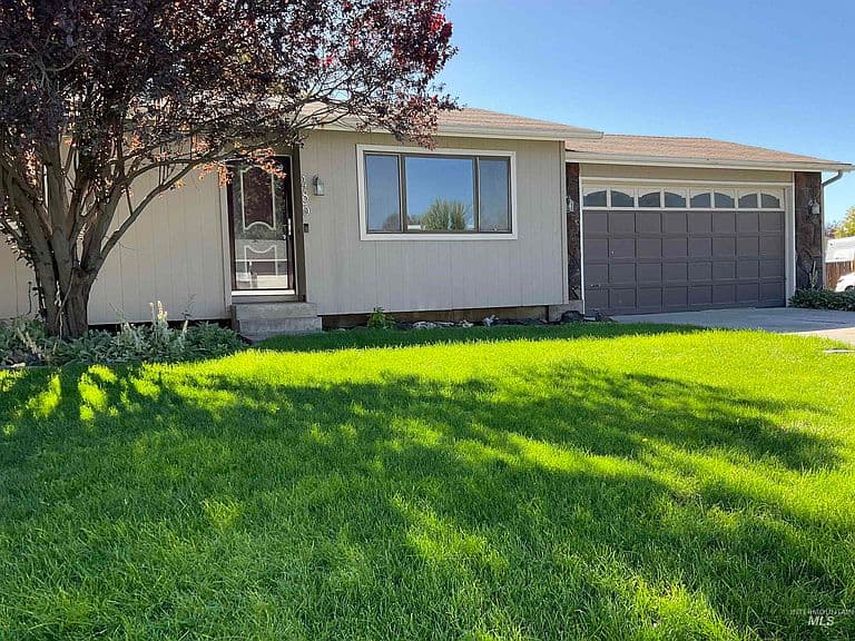 485 Park Terrace Dr photo 3
