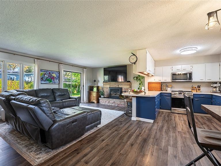 1809 Colton Blvd photo 4