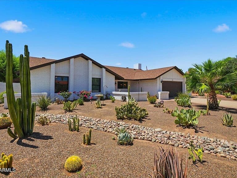 4379 E LUDLOW Drive photo 3