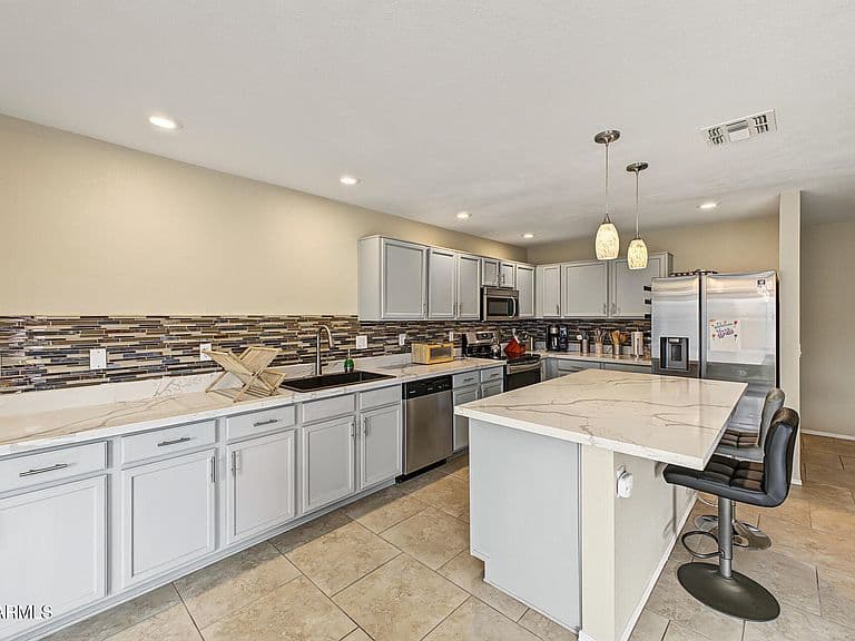 2141 E FLINTLOCK Way photo 3
