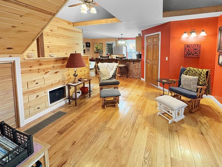 518 Beaver Ave photo 3
