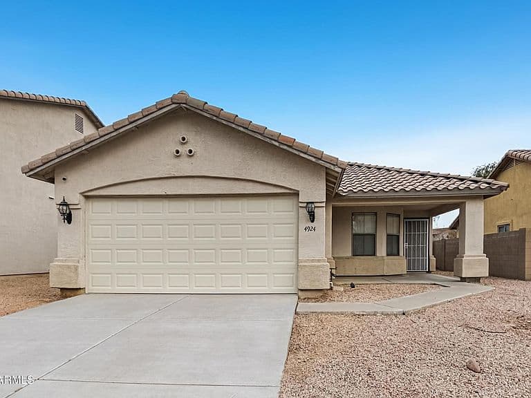 4924 W GLASS Lane photo 1