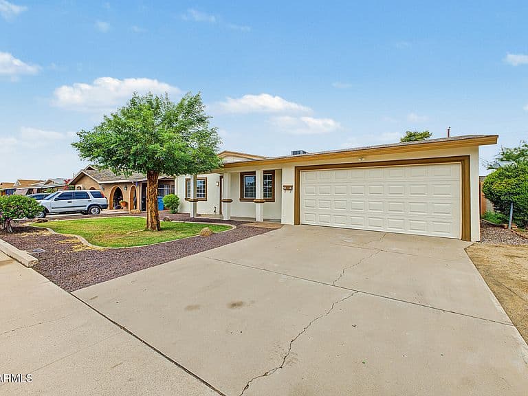 5214 W LEWIS Avenue photo 2